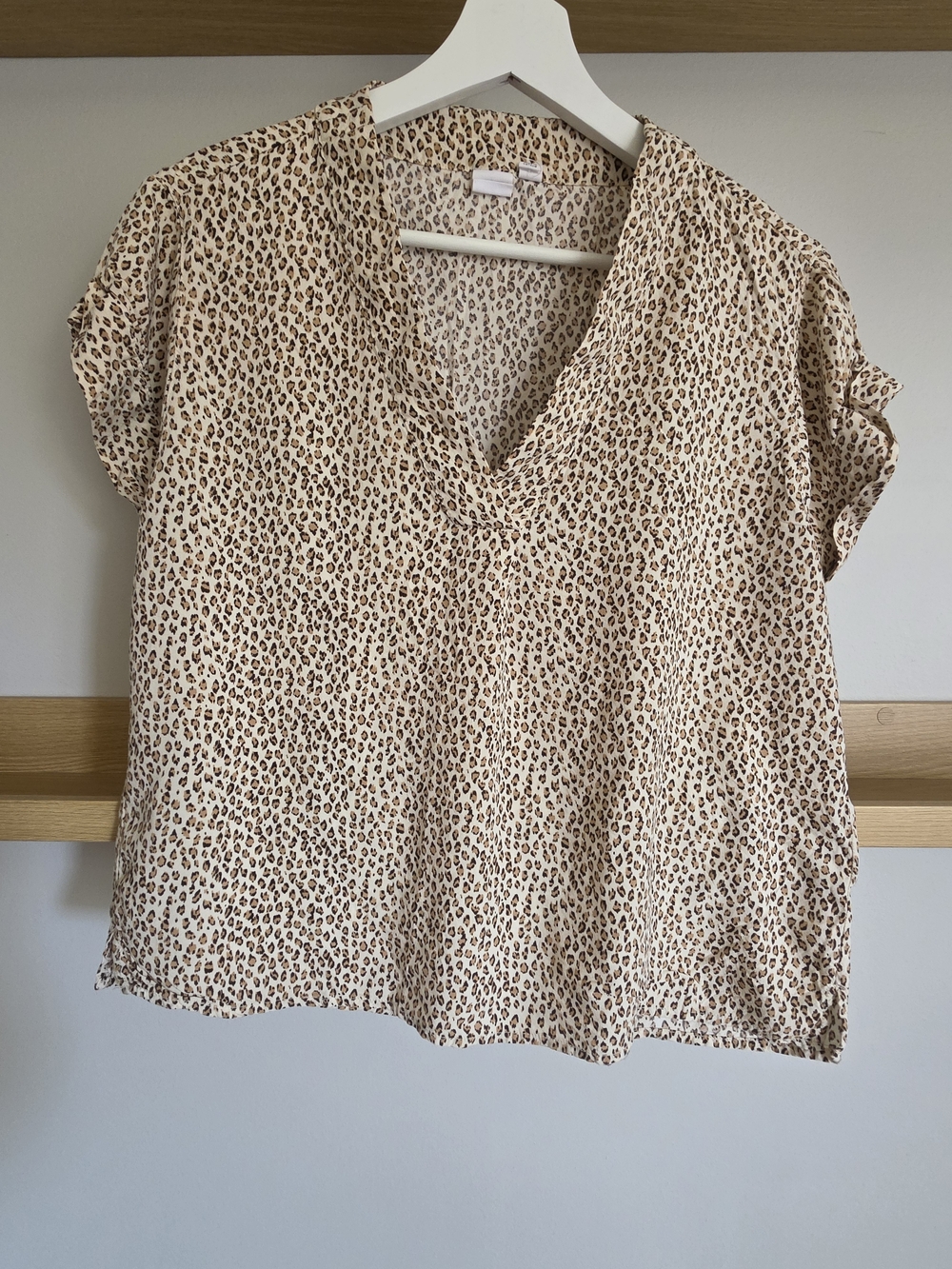 GAP Cream and Brown Leopard-Print V-Neck Short Sleeve Blouse